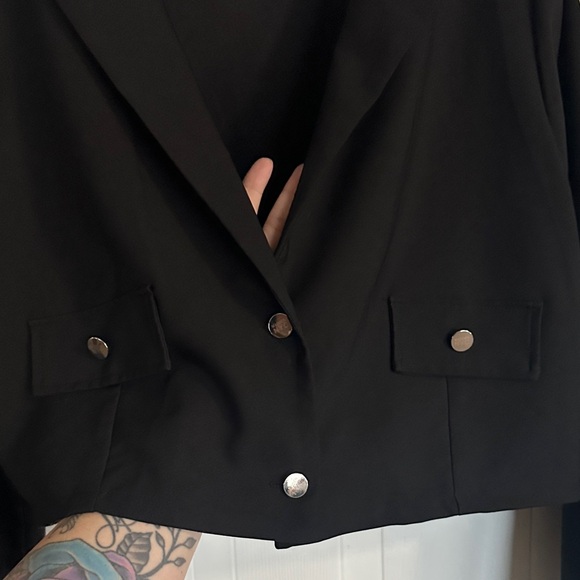 NWOT Modern Black Cropped Blazer w/ Button and Pocket Accents - Picture 3 of 8